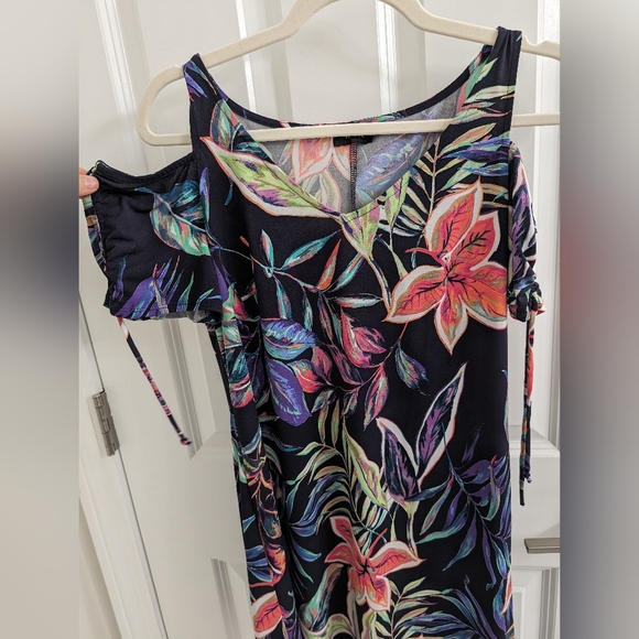 Cut out shoulder floral dress - Picture 2 of 3